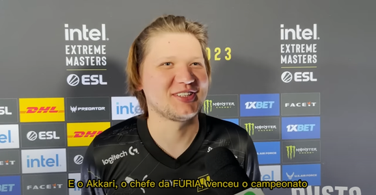 自宣，17岁前锋易卜拉欣莫夫与曼联签下首份职业合同.